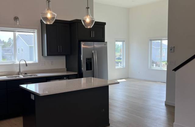 4 Bed 2 Bath Single Family Home Gallery 3