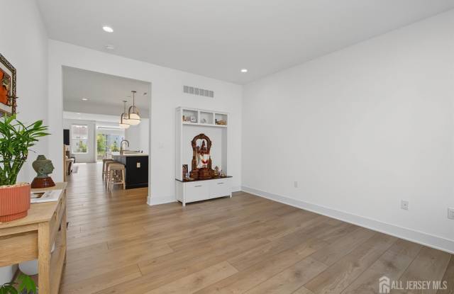 30 NE Cloverleaf Lane Gallery 4