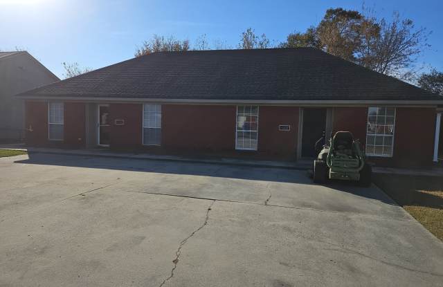 813 Head Street - B - 813 Head Street, Albertville, AL 35950