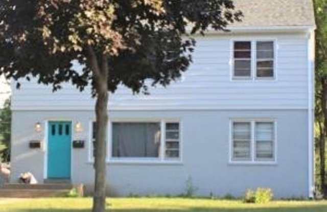 8131 W Villard Ave photos photos