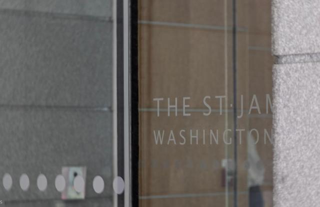 207 W WASHINGTON Square Gallery 1