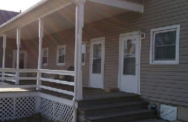 Two bedroom one bath close to law school - 217 Blue Ridge Trail, Lexington, VA 24450
