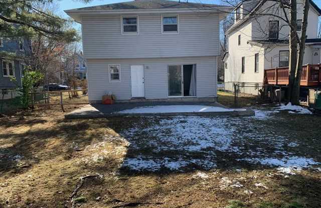 577 Kenwood Place Gallery 2