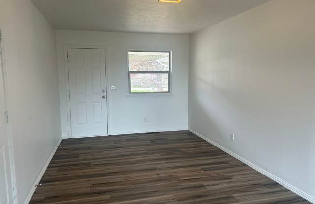 Newly Renovated 3 bedroom home Gallery 3