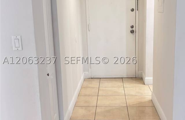 10421 N Kendall Dr Gallery 2