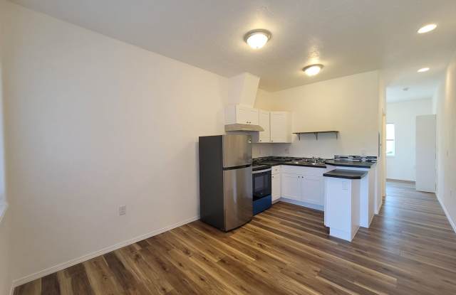 Charming 1 Bedroom 1 Bath W/Garage Parking photos photos Charming 1 Bedroom 1 Bath W/Garage Parking photos photos