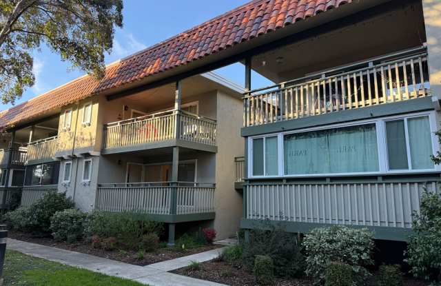 SANTA CLARA - Remodeled unit with patio, two parking spaces, community pool photos photos