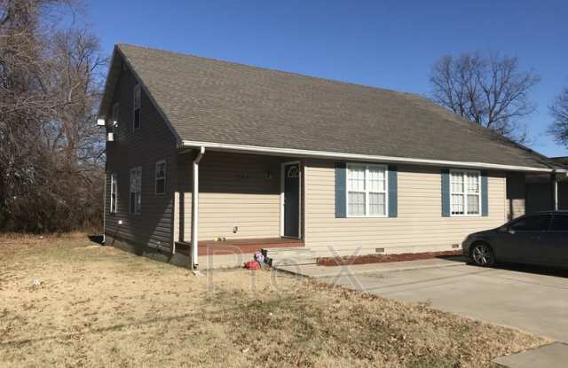 713 E. Monroe St. A photos photos