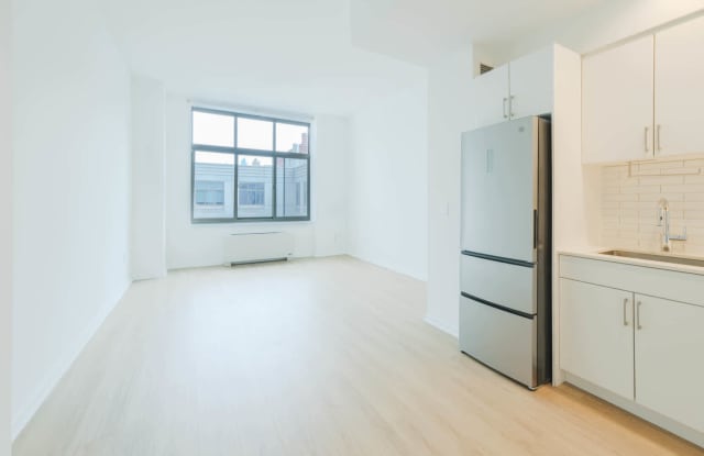 600 Washington Gallery 4