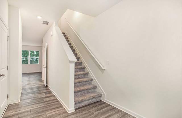 Room in 3 Bedroom Home at Vernon Blvd photos photos