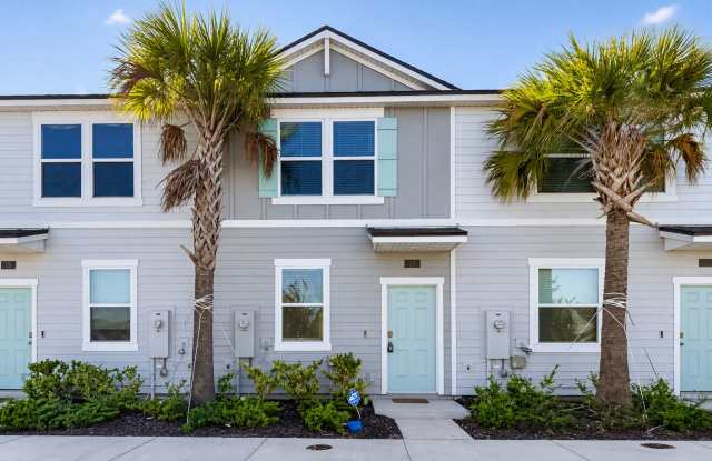 Modern 2BR/2.5BA Townhome with Plank Flooring, Stainless Steel Appliances & Washer/Dryer Included Gallery 1