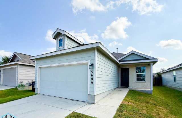 Comfort, Convenience & Accessibility! Beautiful 3-Bedroom 2-Bath Singe Storey Home Near Randolph & Ft. Sam! photos photos