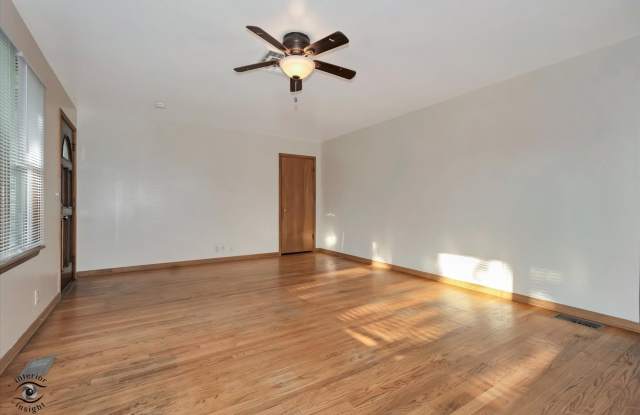 644 S Calumet Avenue Gallery 3