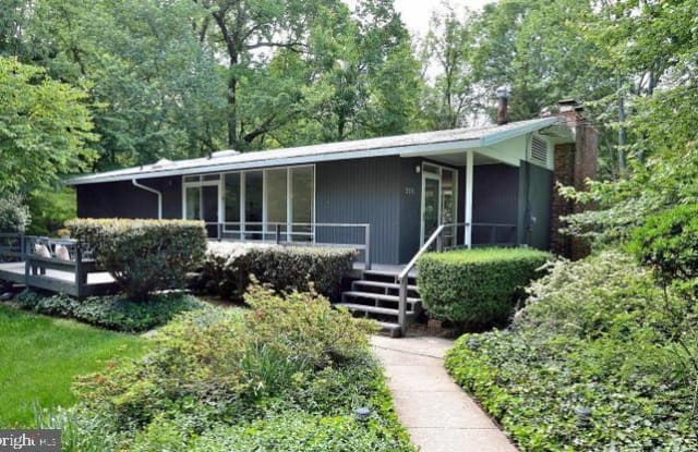 2101 MASON HILL DR - 2101 Mason Hill Drive, Fort Hunt, VA 22306
