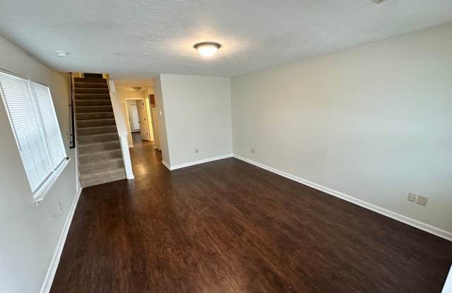 Beautiful Townhouse! All Electric, Washer/Dryer Included! Off-Street Parking, Convenient Location Gallery 4