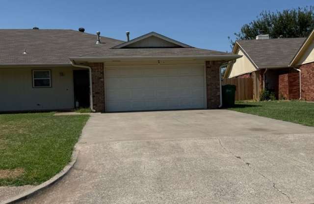 **3-BEDROOM DUPLEX FOR LEASE — YUKON, OK!** photos photos