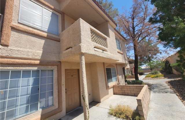 1608 N Torrey Pines Drive Gallery 3