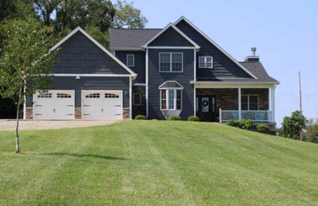 4 Bedroom 2 1/2 Bath home on private 8.5 acre lot photos photos