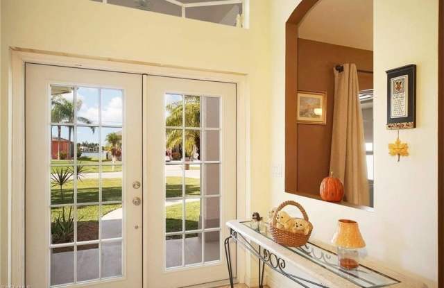 703 SW Santa Barbara Place Gallery 3