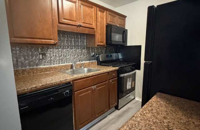 Experience Luxury Living at Bellagio Living II: Modern Apartments in Lawrence, Indiana Gallery 3