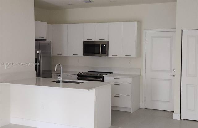 8040 NW 42nd St - 8040 Northwest 42nd Street, Doral, FL 33178