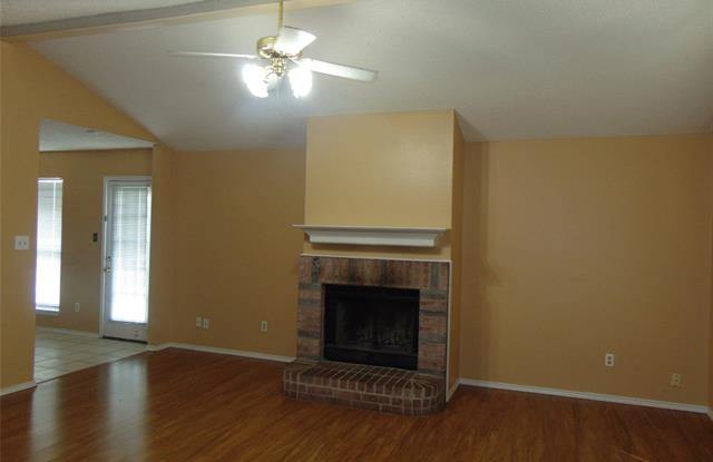 1302 Cardinal Oaks Drive Gallery 2