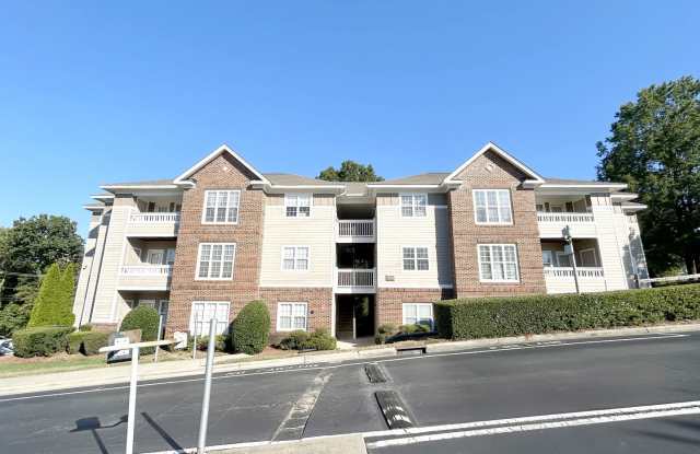3BR/2BA 1st floor condo — All Utilities + Internet Included — Walk to UNC Charlotte Gallery 1