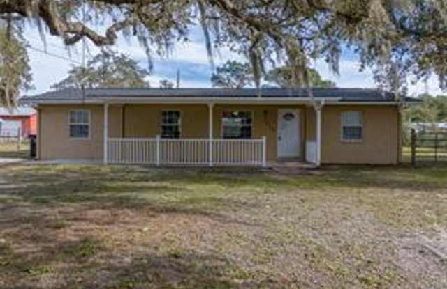 Discover the charm of this delightful home nestled in the serene and welcoming community of North Lakeland. photos photos