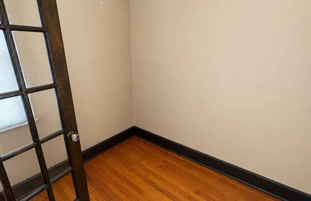 2464 Harney Street Gallery 3