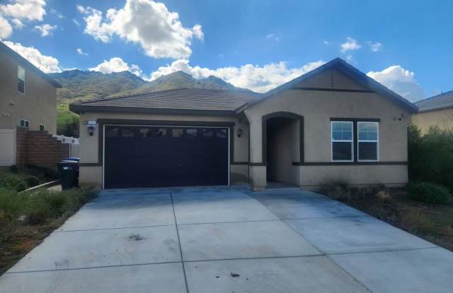**Beautifully Updated Home with Mountain Views in Spring Mountain Ranch** Gallery 1