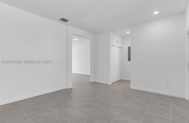2660 SE 28th St Gallery 3