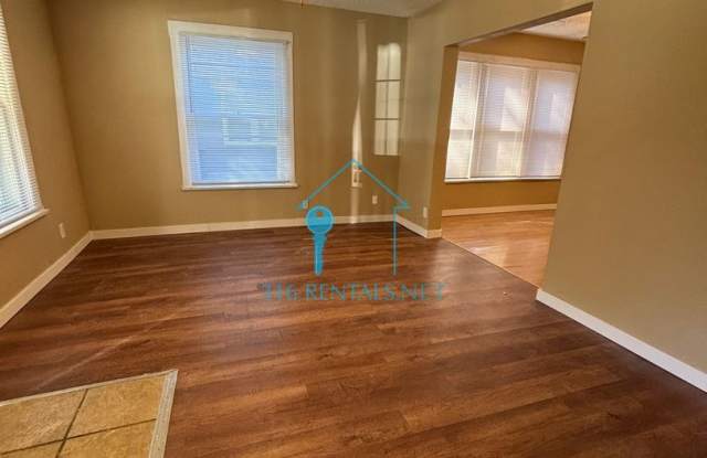 Three bed one bath available Now! Gallery 4