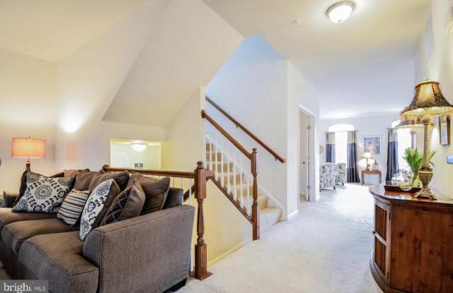 3321 EAGLE RIDGE Drive Gallery 2