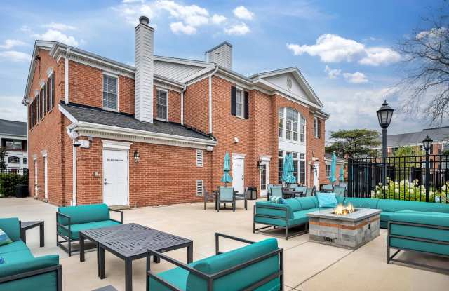Versailles on the Lakes Oakbrook Gallery 4