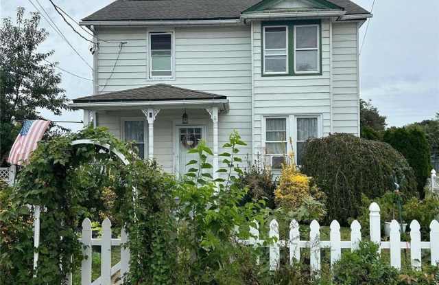 16 Benjamin Street - 16 Benjamin Street, Glen Head, NY 11545