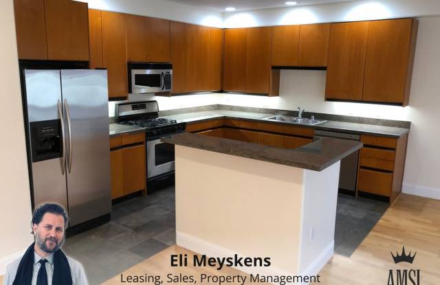 COMING SOON! Huge bi-level 3 bedroom 2.5 bath loft style apartment w/huge sunny yard, gas fireplace, remodeled kitchen, in-unit laundry and garage parking - 316 Bartlett Street, San Francisco, CA 94110