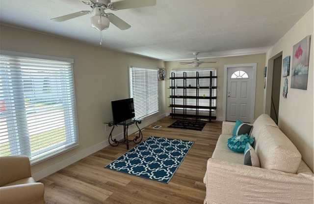 2112 lxora Court E Gallery 3