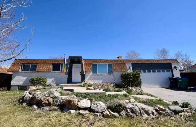 5 Bedroom 3 Bathroom Home in Sandy! photos photos