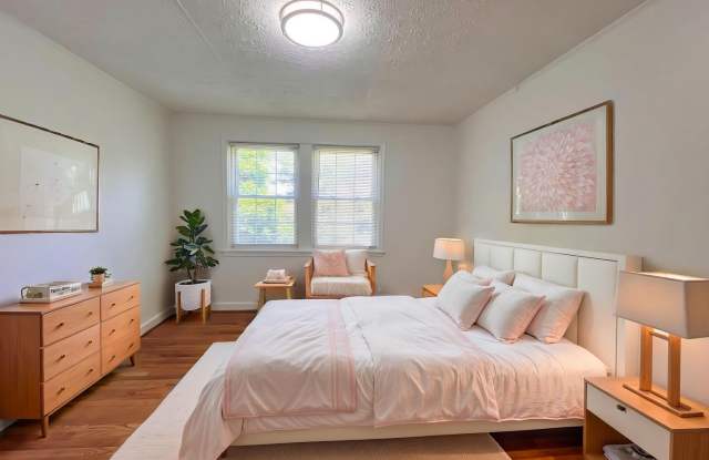 Fairfax Village III | 2bd 1bth | Hardwood Floors | Sunlight! Gallery 4