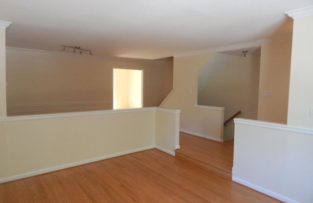 10259 GREEN HOLLY TERRACE Gallery 4