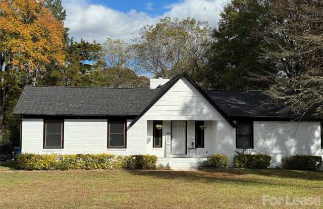 425 Acorn Oaks Drive Gallery 1