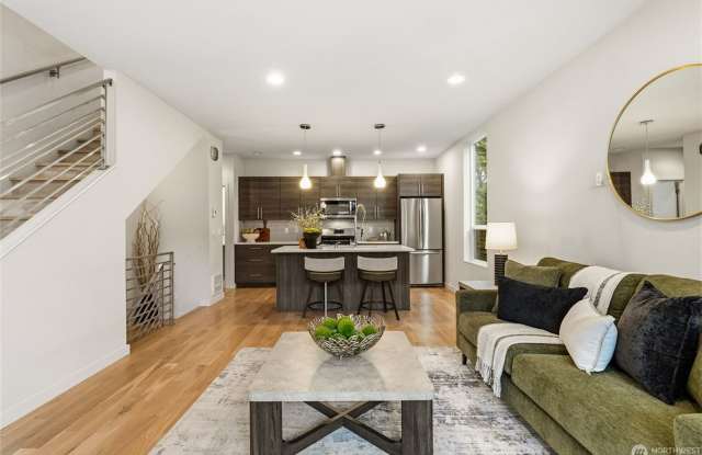 Luxury Ballard Townhouse for Rent | Designer Living in Seattle's Most Walkable Neighborhood Gallery 3