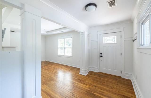 577 Glenwood Place SE Gallery 4