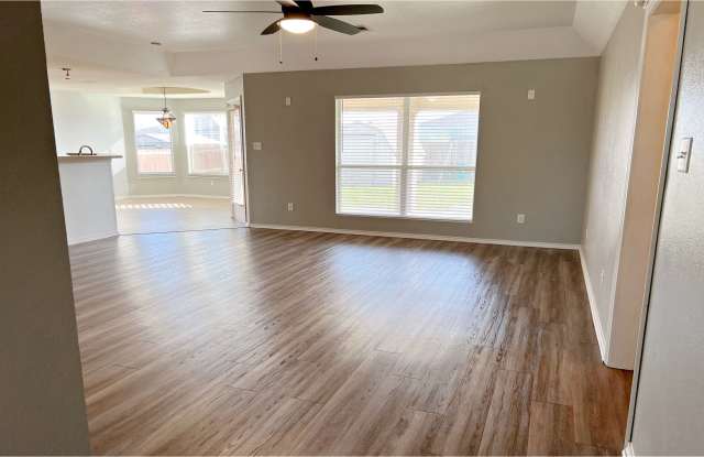 4400 Lloyd Drive Gallery 3