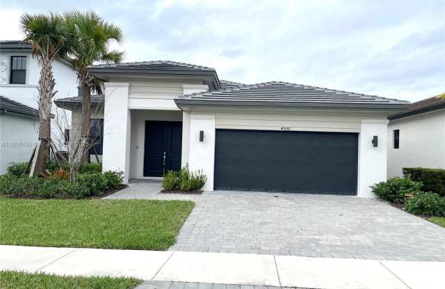 4506 SW 174th Ave photos photos