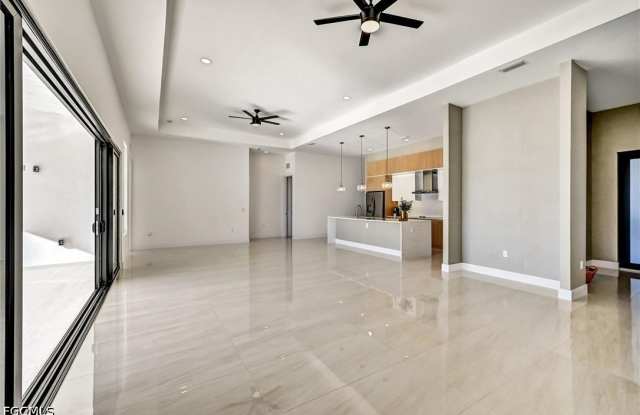 2596 Surfside Boulevard Gallery 4