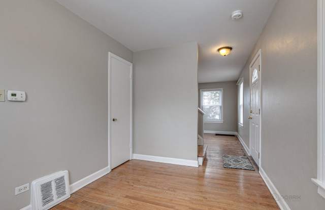 617 Waukegan Road Gallery 4