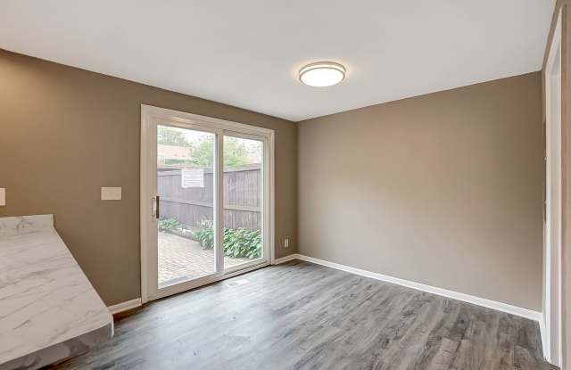 Beautifully remodeled Condo with Covered Parking! Gallery 3