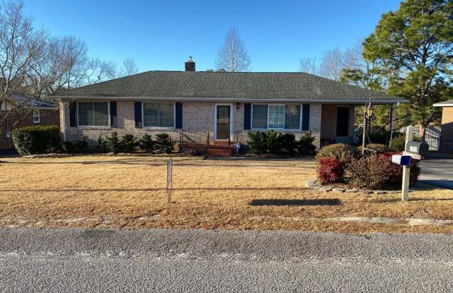 4 Bedroom 2 bath Brick Home w/ Large Workshop - 1910 Parliament Drive, Cayce, SC 29033