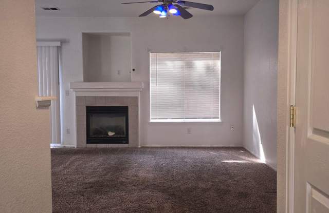 2 Bedroom 2.5 Bath townhome in Thornton! Gallery 3